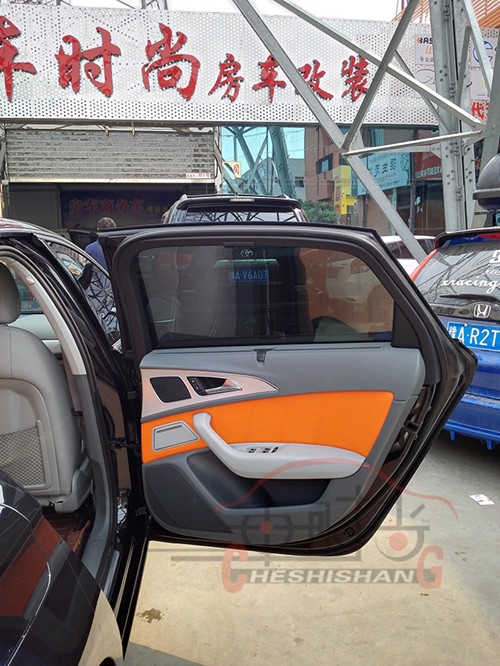 奧迪內(nèi)飾個(gè)性改裝 鄭州車時(shí)尚改裝│轎車內(nèi)飾翻新改色，雙色繚繞又會(huì)展現(xiàn)什么樣的色彩呢？