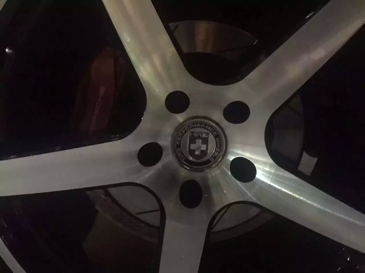昨晚半夜裝車，辛苦：卡宴，裝22寸、HRE