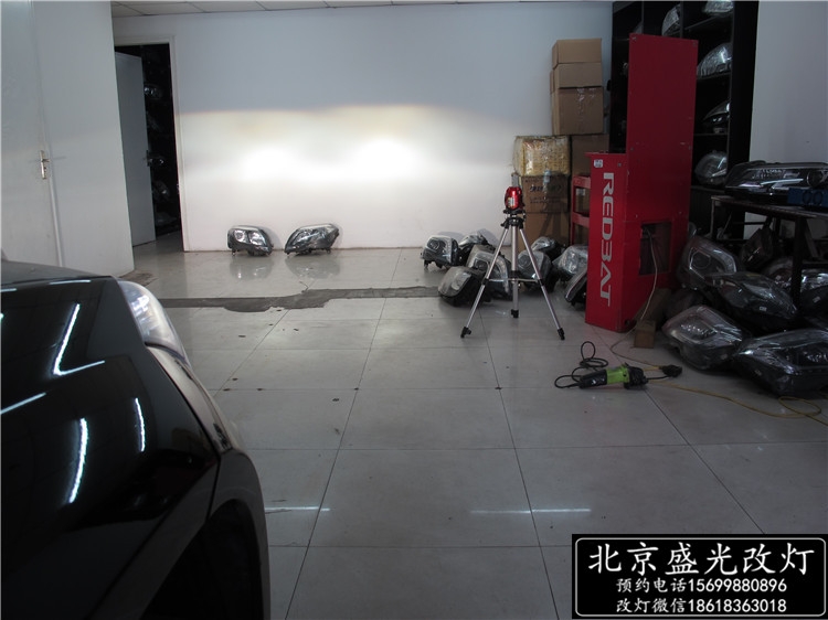 北京改燈 奔馳GLK300升級原廠智能隨動氙氣大燈 北京無界汽車服務(wù)