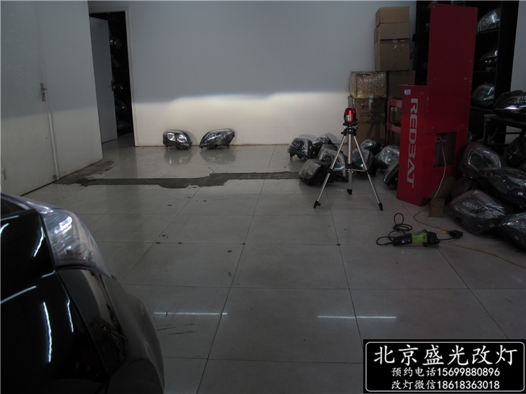 北京改燈 奔馳GLK300升級原廠智能隨動氙氣大燈 北京無界汽車服務(wù)