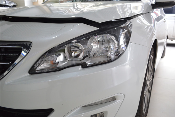 福州車燈升級 標(biāo)致408車燈改裝歐司朗氙氣燈海拉五透鏡 福州榮海照明
