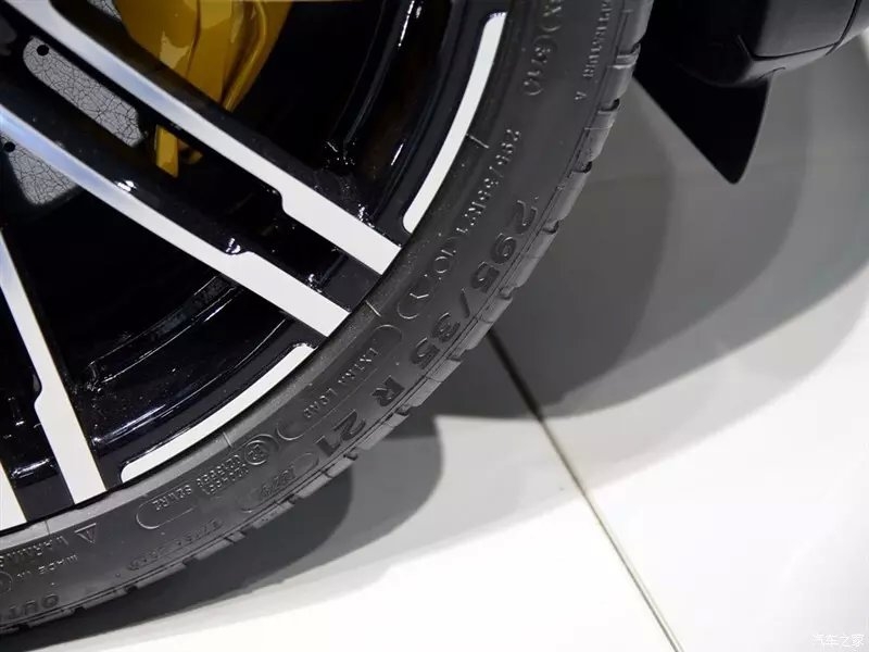 卡宴、新款 21寸 鍛造 全新，裝車效果給力，快來吧、到店包安裝??！