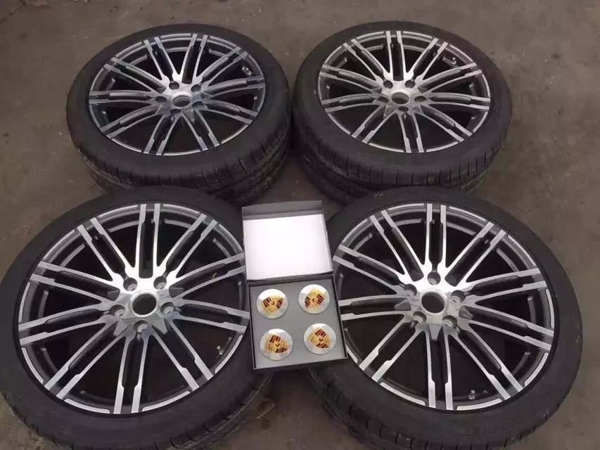 卡宴、新款 21寸 鍛造 全新，裝車效果給力，快來吧、到店包安裝??！