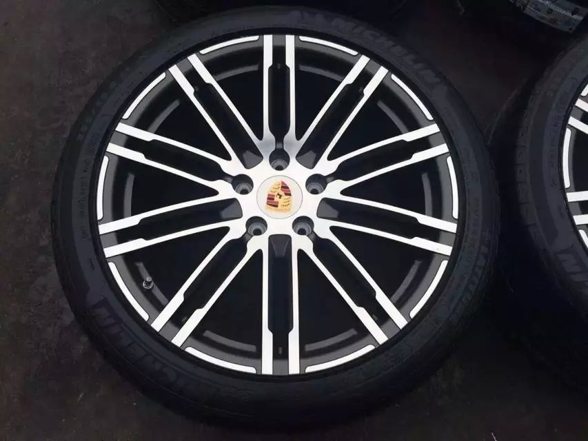 卡宴、新款 21寸 鍛造 全新，裝車效果給力，快來吧、到店包安裝??！