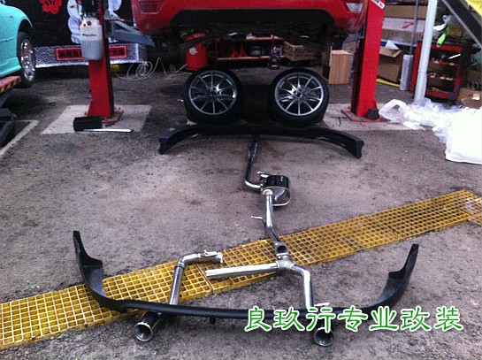 【西安汽車改裝-良玖行】?？怂梗t色）胎鈴、包圍、排氣升級