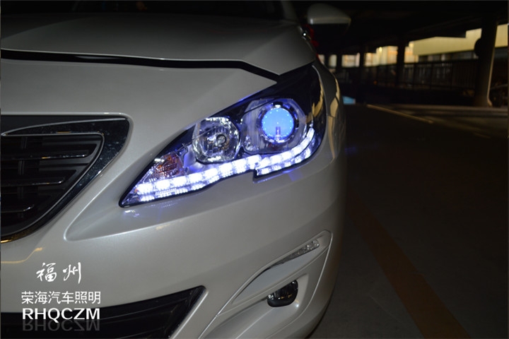 福州改雙光透鏡 標(biāo)致408車燈改裝Q5雙光透鏡光導(dǎo)雙色淚眼 福州榮海照明
