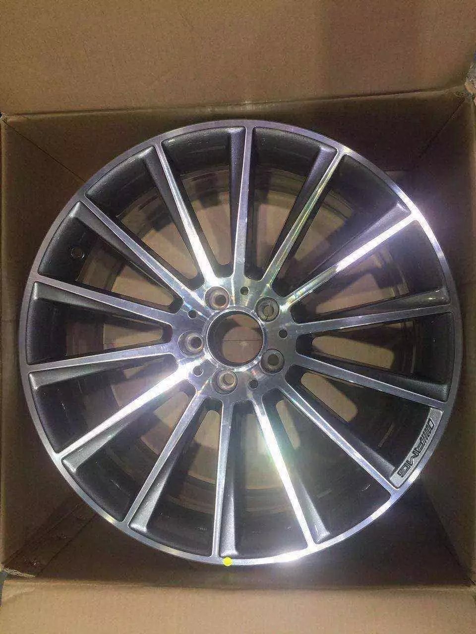 全新 AMG 原廠輪轂 合適  S級(jí)專用 ，20寸 黑色！