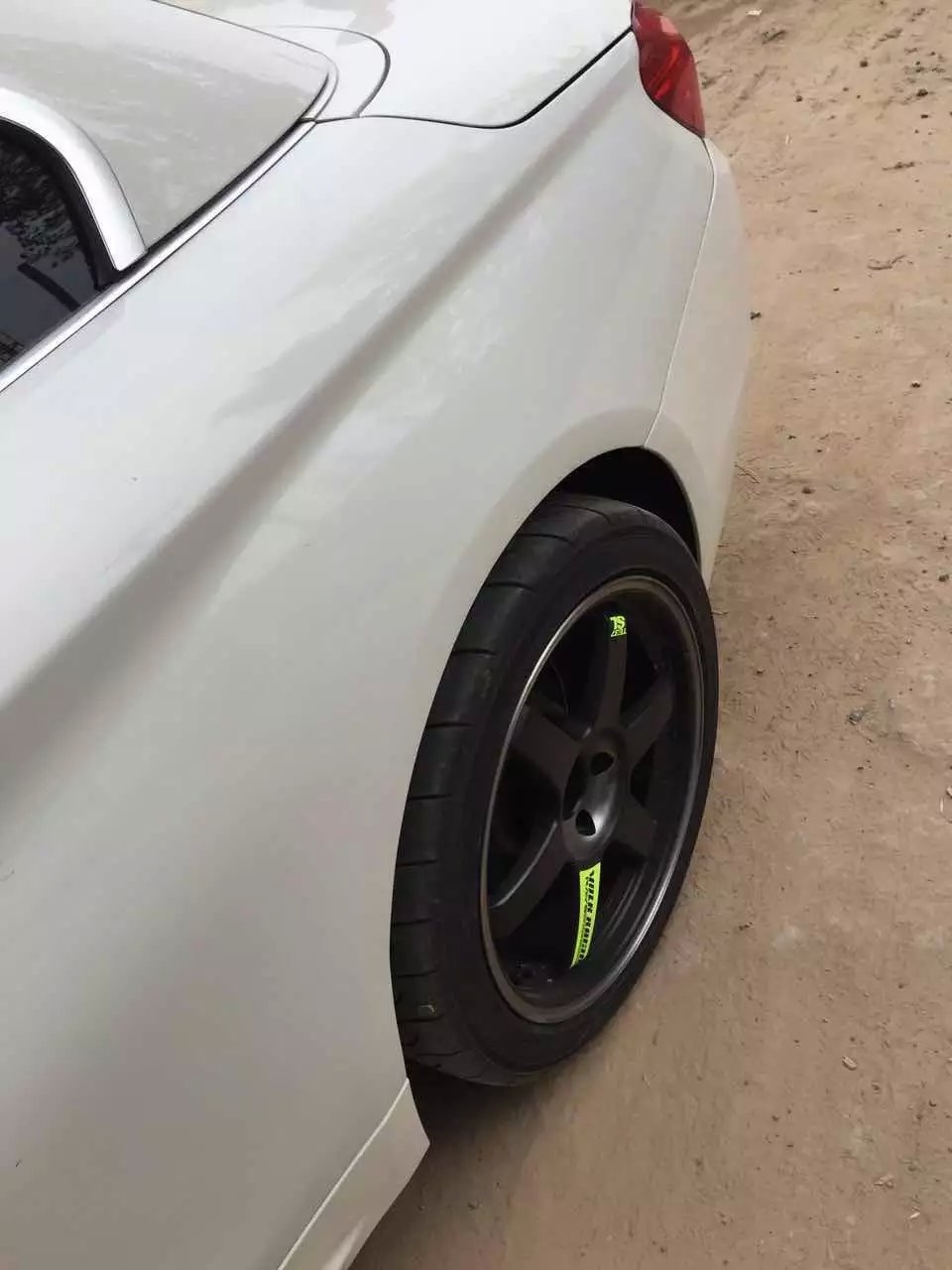 感謝車主發(fā)來裝車美圖：寶馬、裝綠標(biāo) TE37 、18寸，絕對是收藏貨！漂亮！