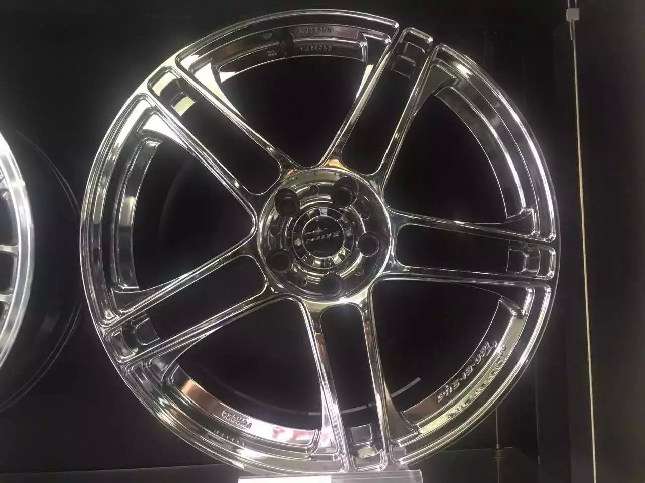 鍛榮社 19寸，已裝車。