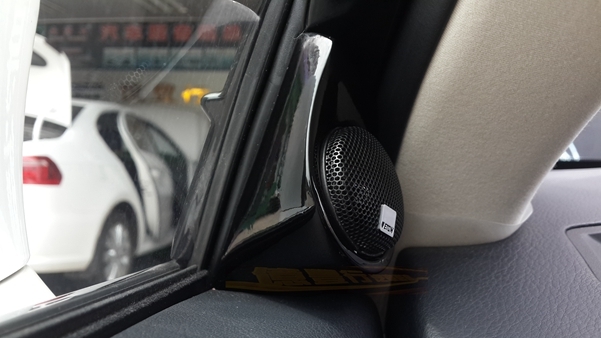 中山汽車音響改裝.凌志的微笑——雷克薩斯ES300h汽車音響改裝