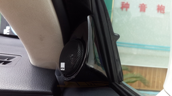 中山汽車音響改裝.凌志的微笑——雷克薩斯ES300h汽車音響改裝