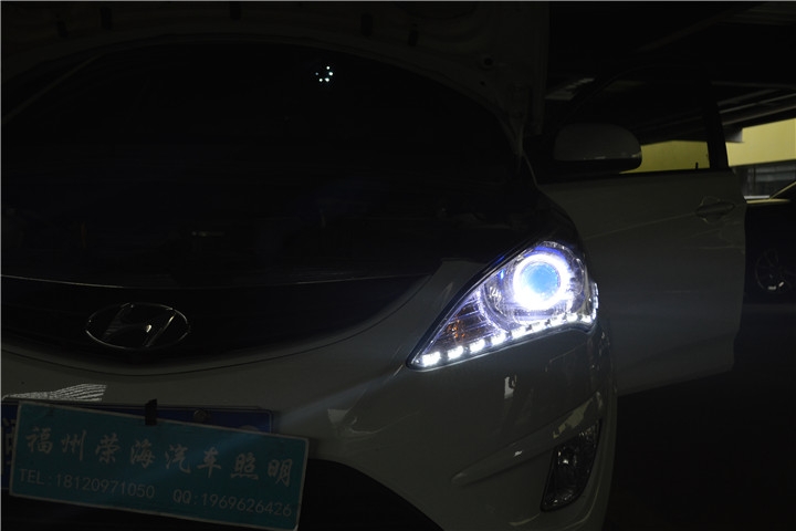 福州改天使眼 福州現(xiàn)代瑞納改裝氙氣燈+海拉雙光透鏡+LED淚眼 福州榮海照明