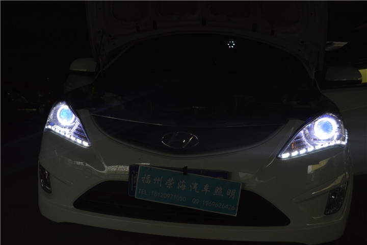 福州改天使眼 福州現(xiàn)代瑞納改裝氙氣燈+海拉雙光透鏡+LED淚眼 福州榮海照明