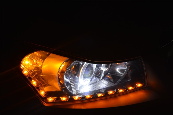 福州車(chē)燈升級(jí) 福州科魯茲車(chē)燈改裝氙氣燈美標(biāo)Q5雙光透鏡 福州榮海照明