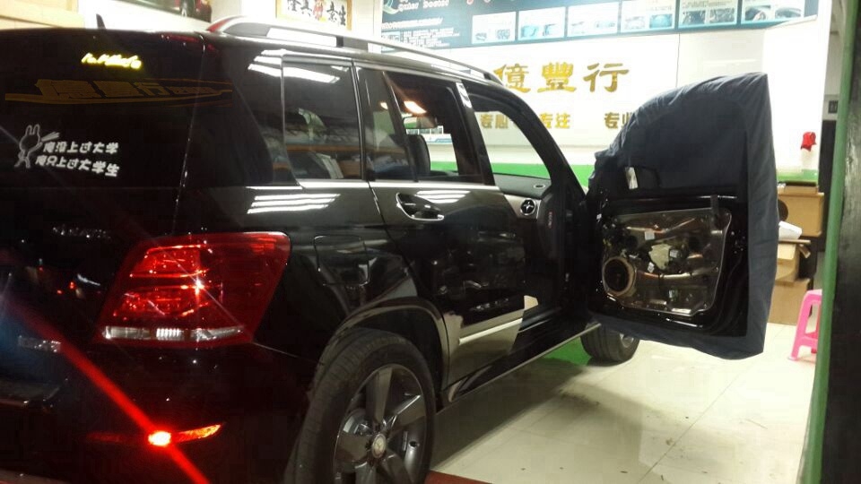 中山改裝店中山億豐行汽車音響改裝. 一套系統(tǒng)的滿分體驗——奔馳GLK260汽車音響改裝