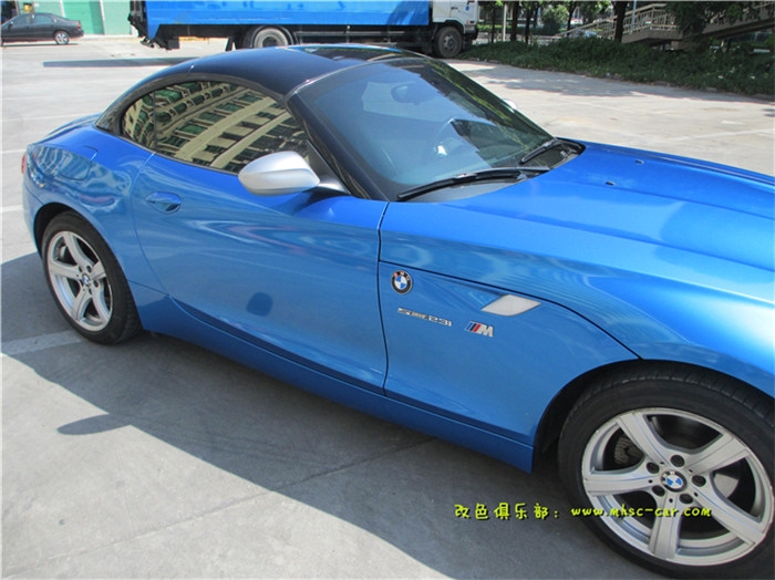 寶馬Z4貼膜改顏色 全車改色施工美國艾利小珠光金屬亮藍(lán)