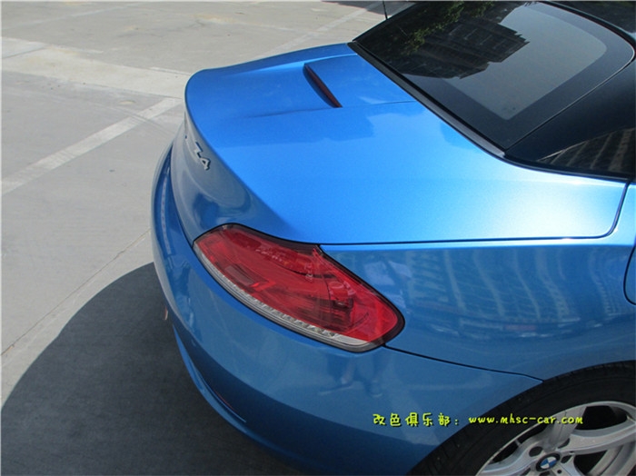 寶馬Z4貼膜改顏色 全車改色施工美國艾利小珠光金屬亮藍(lán)