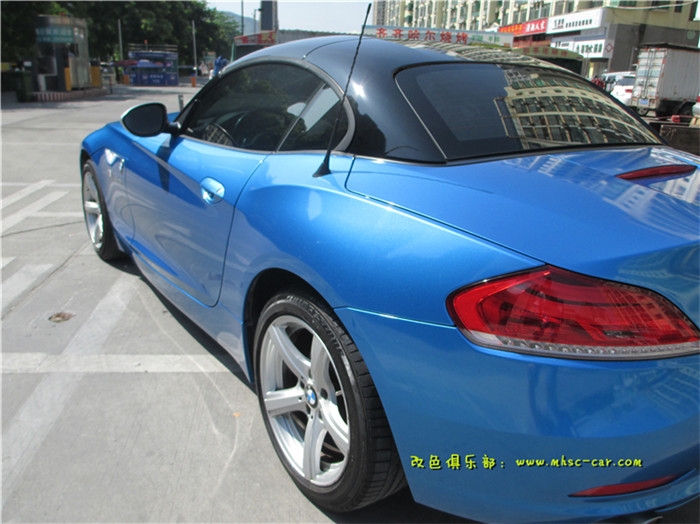 寶馬Z4貼膜改顏色 全車改色施工美國艾利小珠光金屬亮藍(lán)