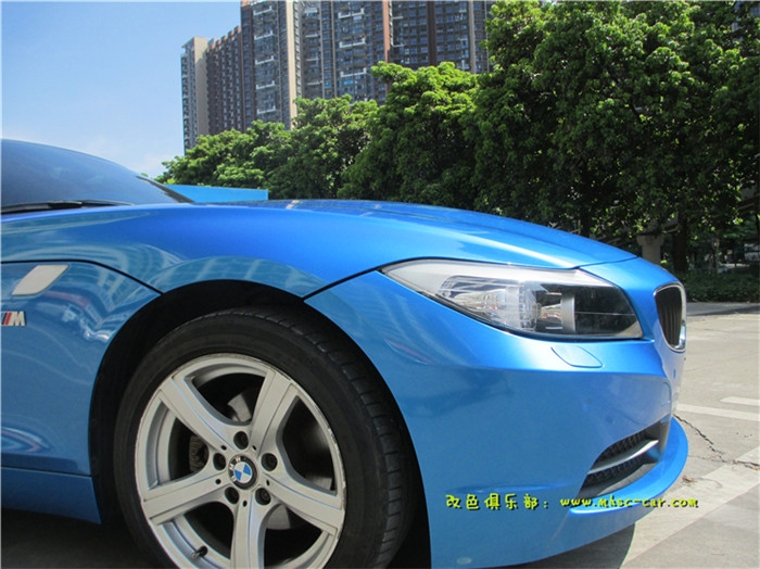 寶馬Z4貼膜改顏色 全車改色施工美國艾利小珠光金屬亮藍(lán)