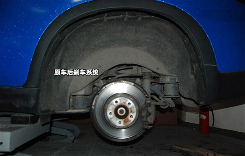 潍坊宝马改装，宝马X5改装刹车与轮毂作业
