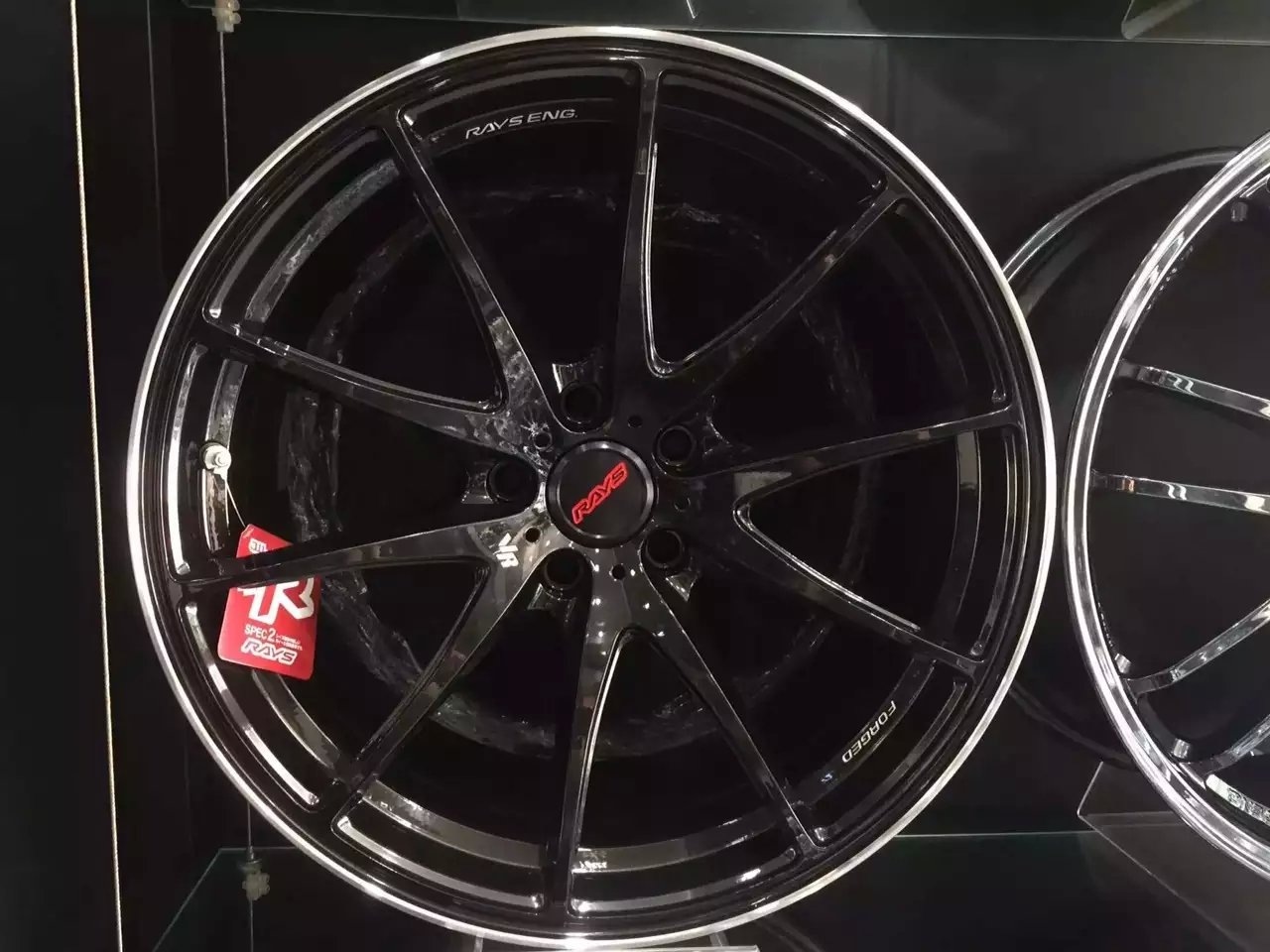 阿爾法，裝19寸、G25。