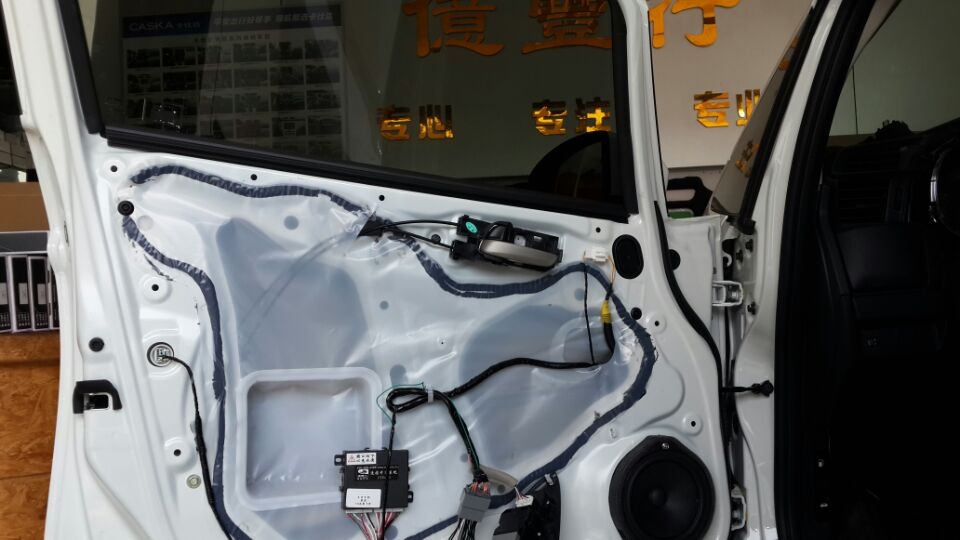 中山億豐行汽車音響改裝.瘋狂的飛度——本田飛度科駿達(dá)專車專用導(dǎo)航、升窗器行車記錄儀