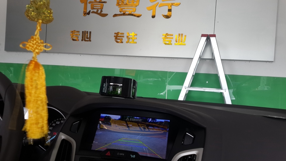 中山億豐行汽車音響改裝.原裝的替換——福特福克斯安裝卡仕達專車專用導航