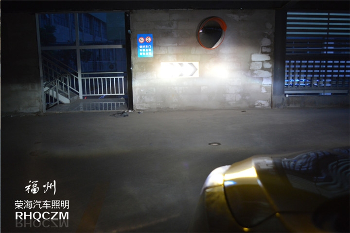 福建福州車燈改裝 現(xiàn)代IX35汽車大燈改裝氙氣燈海拉五雙光透鏡 福州榮海汽車照明