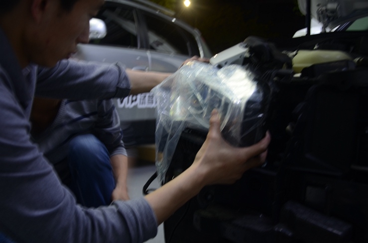 英菲尼迪車燈改裝升級(jí)海拉5雙光氙氣大燈