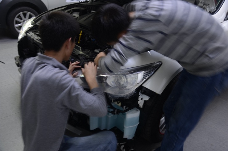 英菲尼迪車燈改裝升級(jí)海拉5雙光氙氣大燈