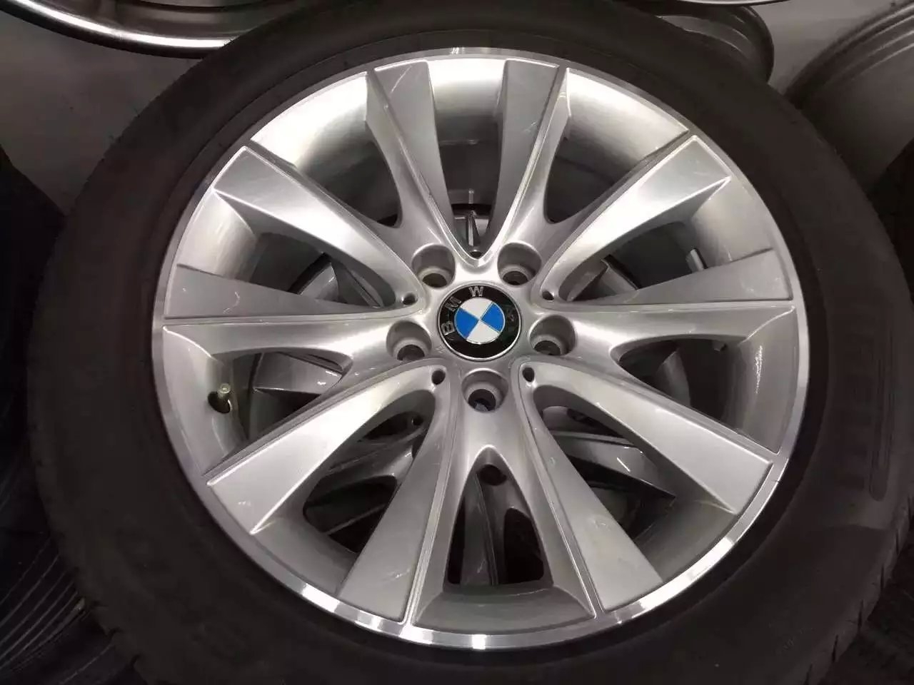 新款 535GT．18寸、全新車拆下一套