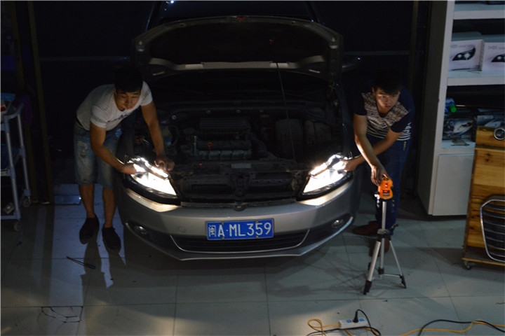 福建福州改燈 大眾速騰改裝氙氣燈海拉雙光透鏡 福州榮海汽車照明