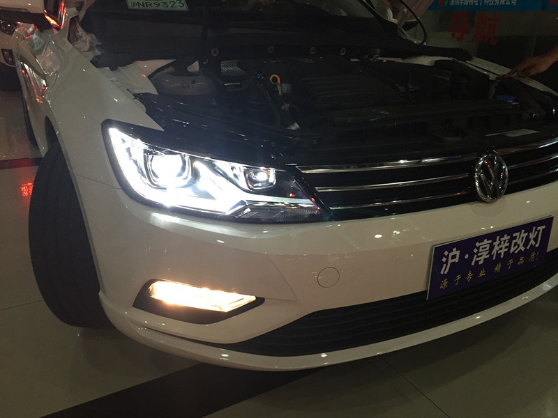 上海大眾凌渡 車燈升級原裝高配大燈總成 LED日行燈 Q5雙光透鏡 巖崎氙氣燈