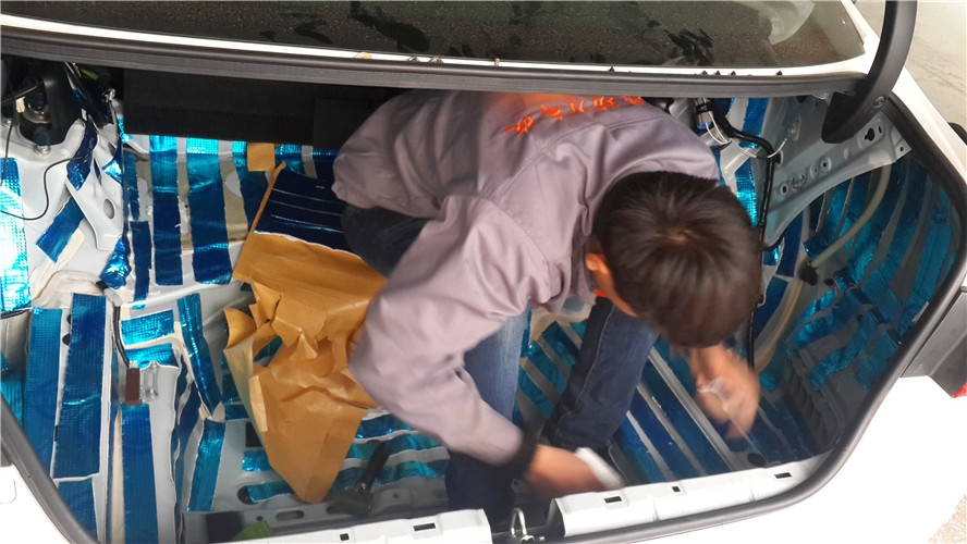 濰坊汽車(chē)隔音，銳志全車(chē)隔音作業(yè)，濰坊無(wú)限動(dòng)力汽車(chē)改裝店
