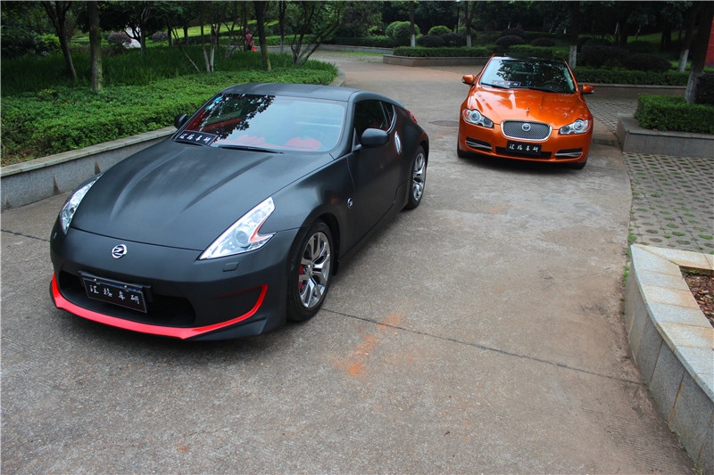 長沙汽車改裝店 進(jìn)口拉絲車身改色膜專營施工 日產(chǎn)370Z全車施工金屬拉絲黑