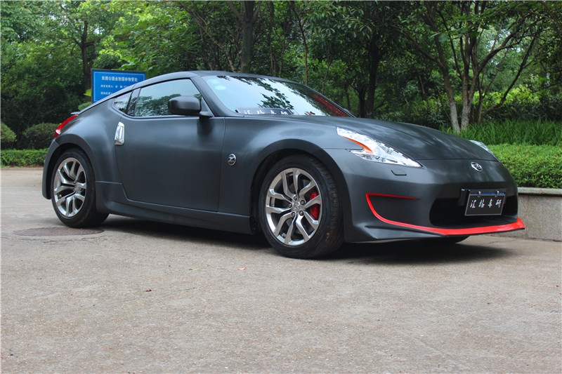 長沙汽車改裝店 進(jìn)口拉絲車身改色膜專營施工 日產(chǎn)370Z全車施工金屬拉絲黑