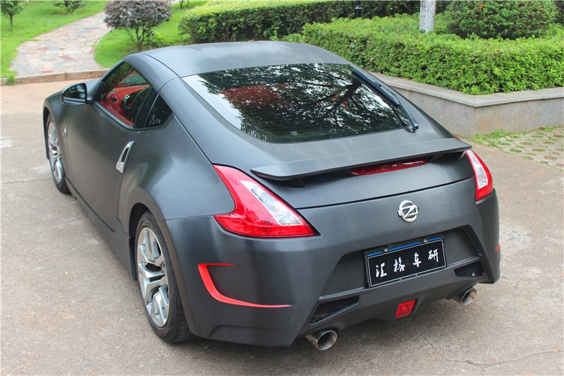 長沙汽車改裝店 進(jìn)口拉絲車身改色膜專營施工 日產(chǎn)370Z全車施工金屬拉絲黑