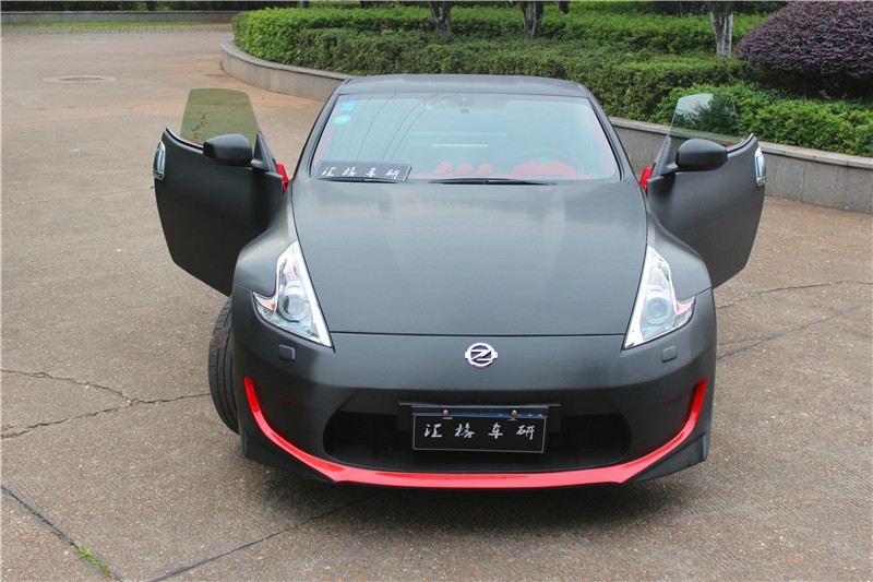 長沙汽車改裝店 進(jìn)口拉絲車身改色膜專營施工 日產(chǎn)370Z全車施工金屬拉絲黑