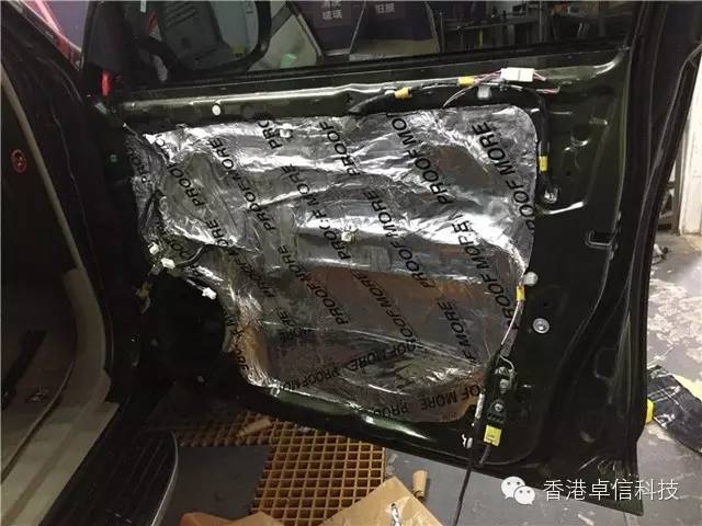 南通市啟東市專業(yè)汽車音響改裝店豐田霸道升級意大利ATI精巧套裝喇叭