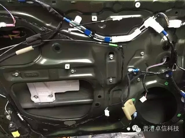 南通市啟東市專業(yè)汽車音響改裝店豐田霸道升級意大利ATI精巧套裝喇叭