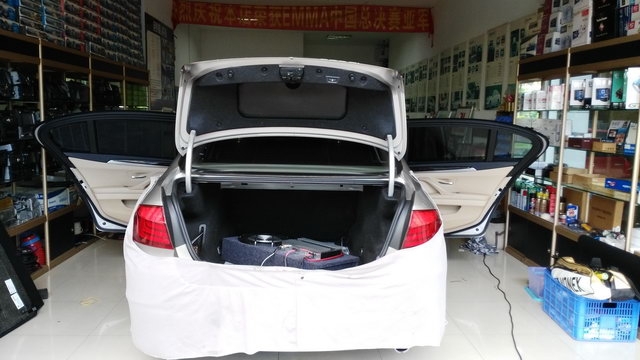 昆明寶馬5系汽車音響改裝,昆明鼎馭汽車音響改裝！
