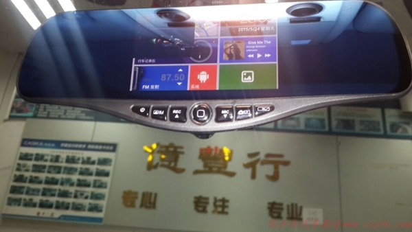 飛奔的寶馬——寶馬320i安裝酷翼道鏡一體機(jī)