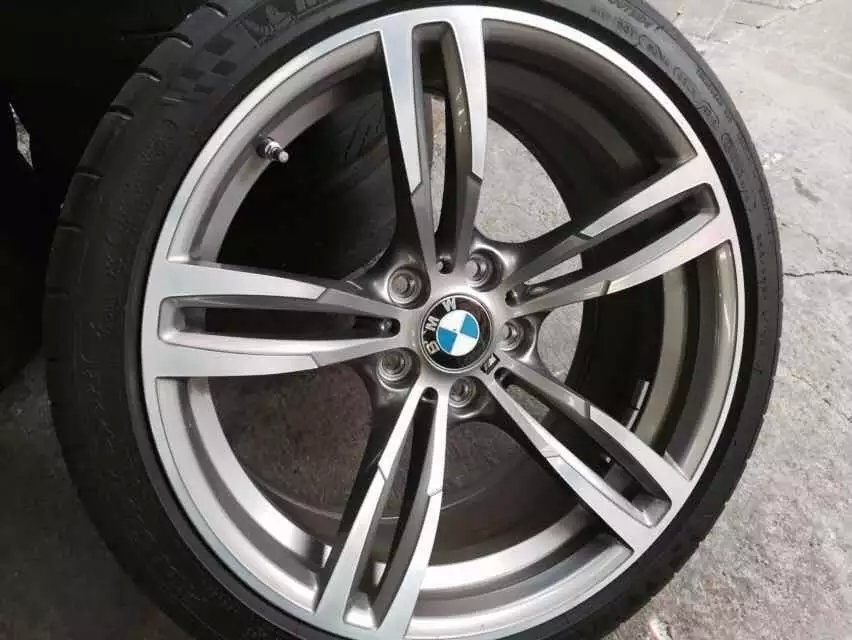 寶馬 M4 、19寸 鍛造 帶胎一套，新車拆下！