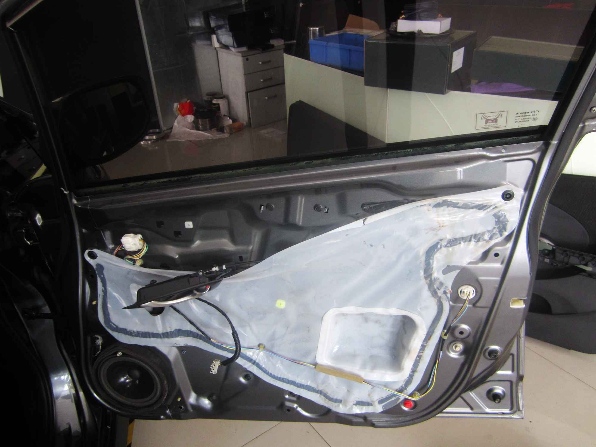 佛山途歌汽車影音：本田飛度音響改裝牧童汽車音響，音樂就是與眾不同