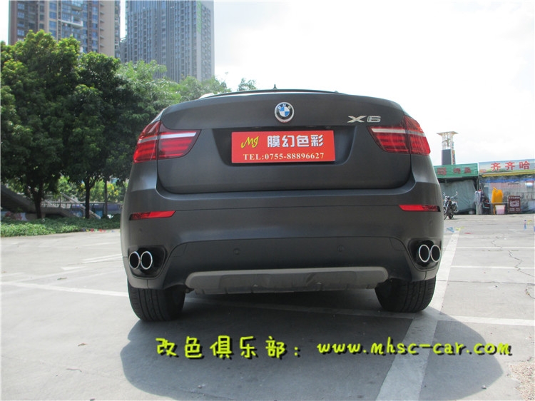 寶馬X6車身改顏色 全車貼膜改色施工美國艾利金屬拉絲黑 深圳車衣裳龍華民治膜幻色彩專業(yè)改色店