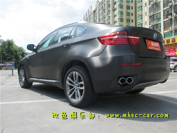 寶馬X6車身改顏色 全車貼膜改色施工美國艾利金屬拉絲黑 深圳車衣裳龍華民治膜幻色彩專業(yè)改色店