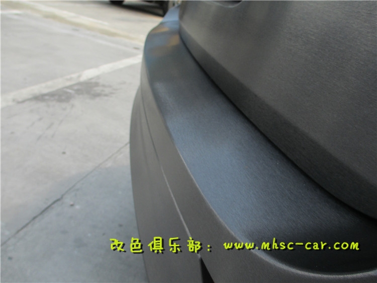 寶馬X6車身改顏色 全車貼膜改色施工美國艾利金屬拉絲黑 深圳車衣裳龍華民治膜幻色彩專業(yè)改色店