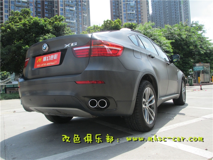 寶馬X6車身改顏色 全車貼膜改色施工美國艾利金屬拉絲黑 深圳車衣裳龍華民治膜幻色彩專業(yè)改色店