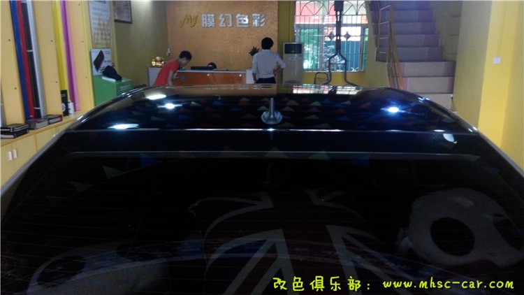 奔馳C級(jí)貼黑頂 高亮黑全景天窗貼膜 黑色車頂膜