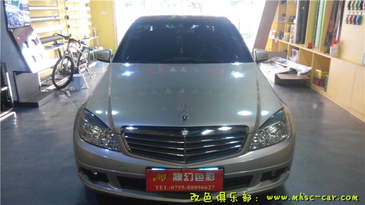 奔馳C級(jí)貼黑頂 高亮黑全景天窗貼膜 黑色車頂膜